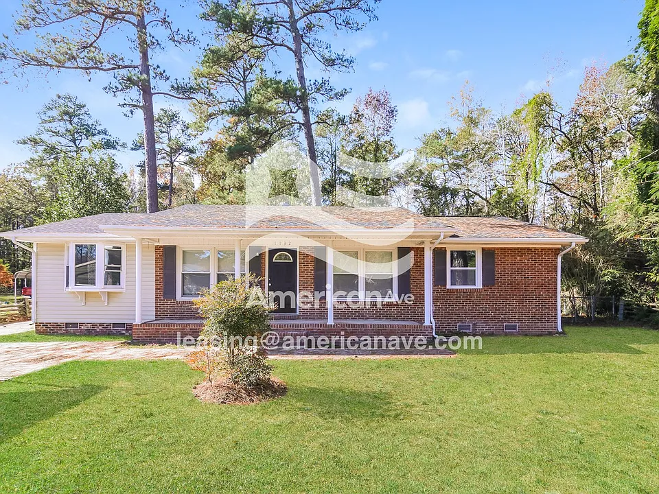 1132 Riverside Cir
