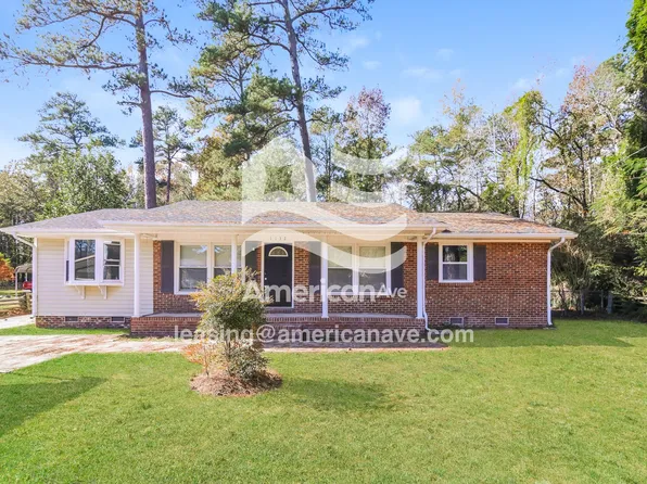 1132 Riverside Cir, Spring Lake, NC 28390