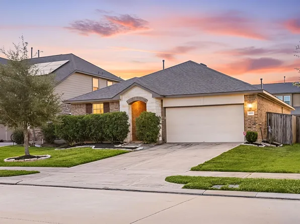 9415 Summer River Dr, Richmond, TX 77406