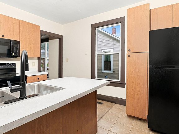 5th image of 128-130 Logan Ave