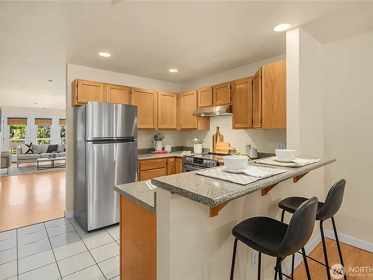 12406 SE 31st St #202 — Photo 10