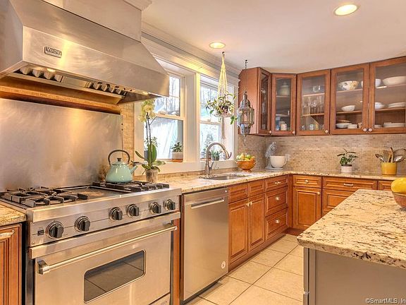 3rd image of 35 Wilkins St
