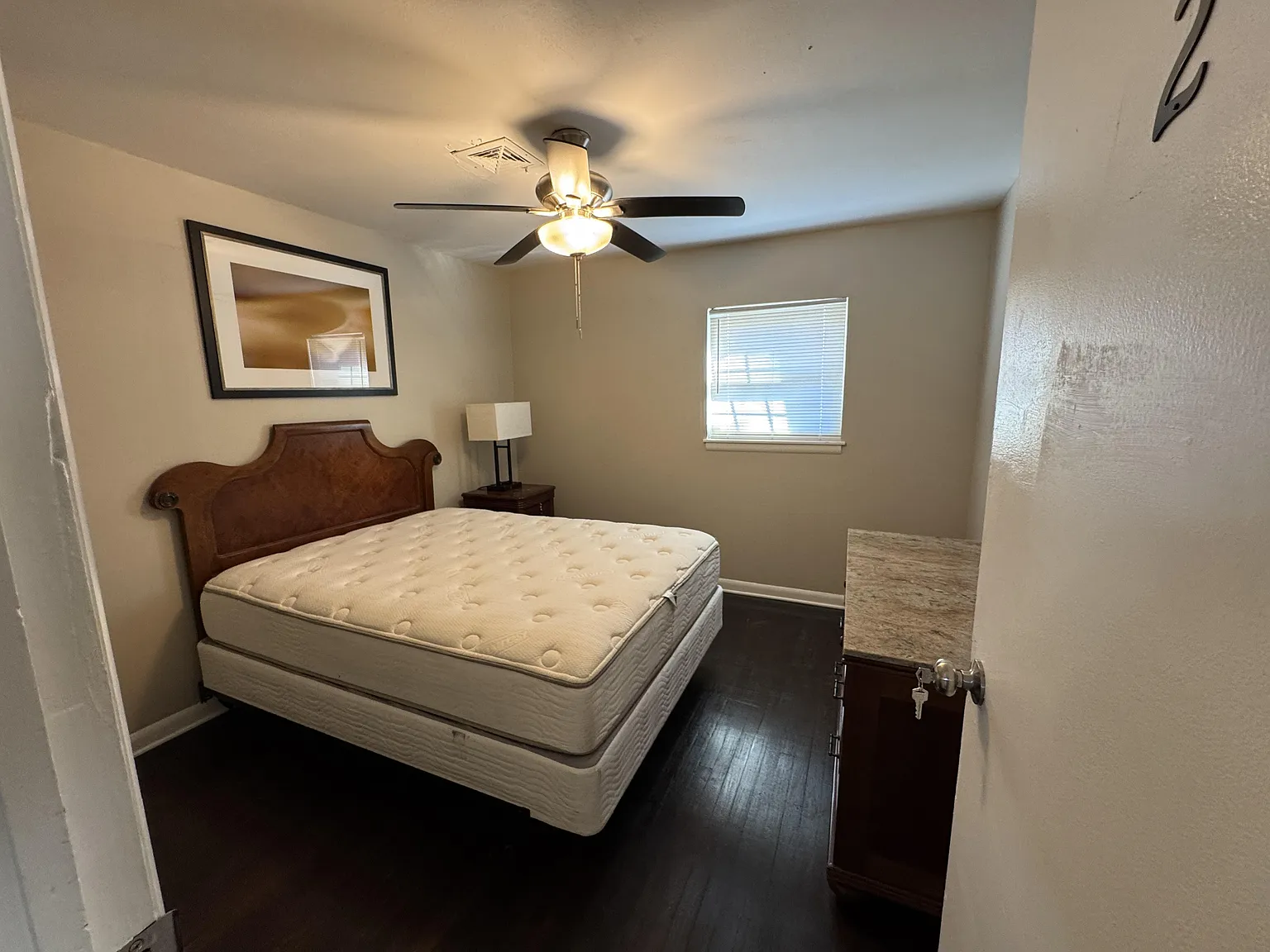 4 bed, 3.0 bath, 2000 sqft, $680 — Photo 2
