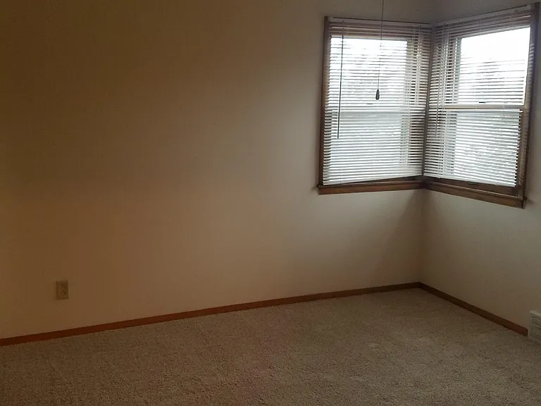 4915 Gordon Ave — Photo 7