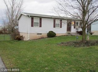 55 E Locust Ln, New Oxford, PA 17350