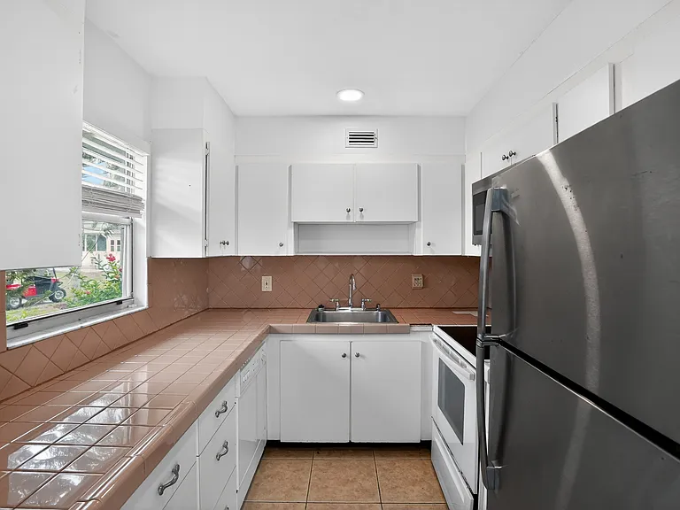 202 Bedford Trl — Photo 16