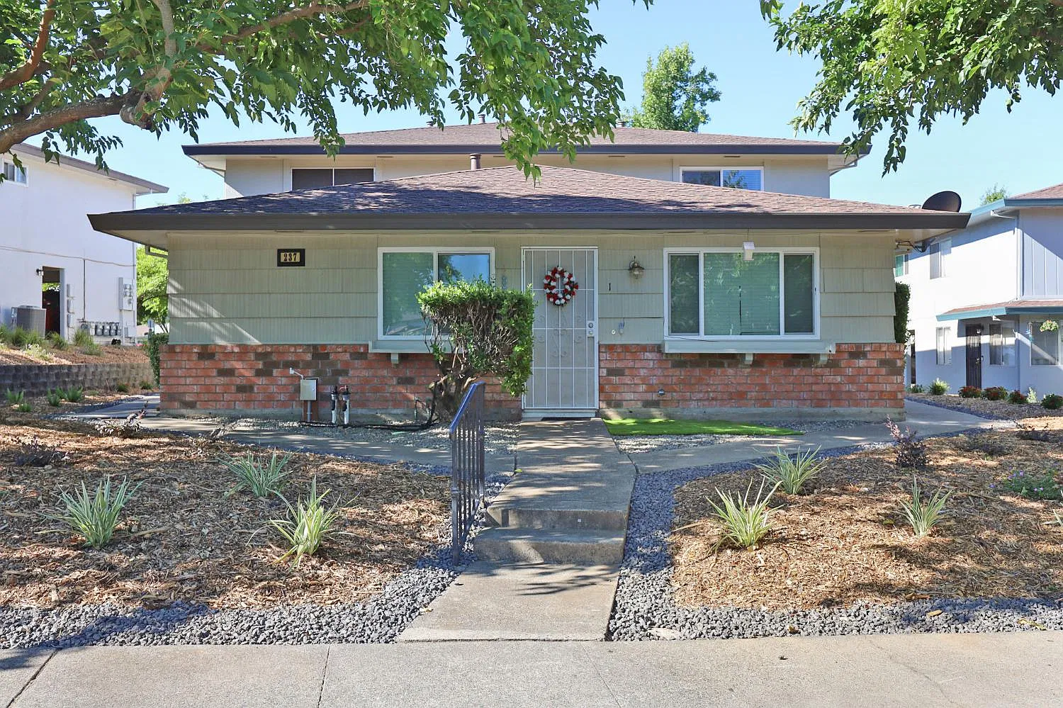 2 bed, 780 sqft, $1,800 — Photo 1