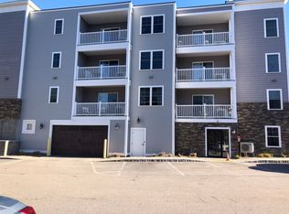 19 Kendall Pond Rd APT 204, Derry, NH 03038