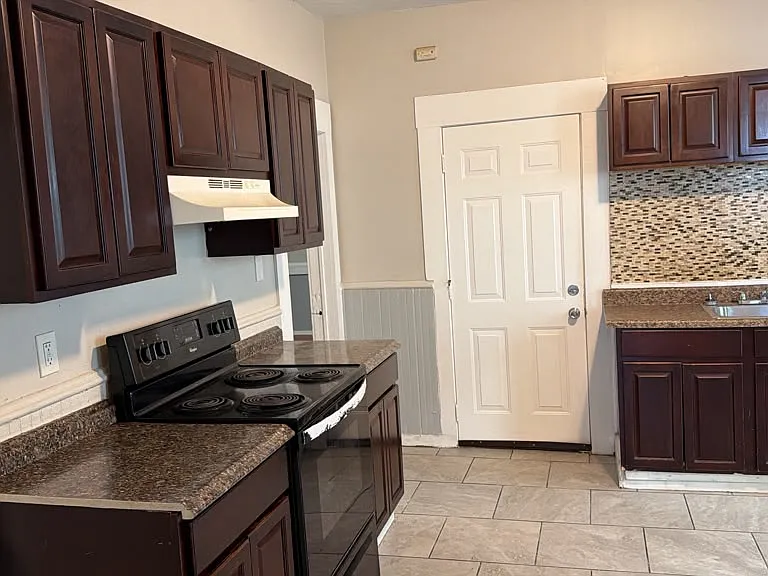 187 Wolcott St #1 — Photo 3