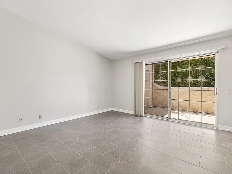 505 S Farrell Dr #D20 — Photo 21