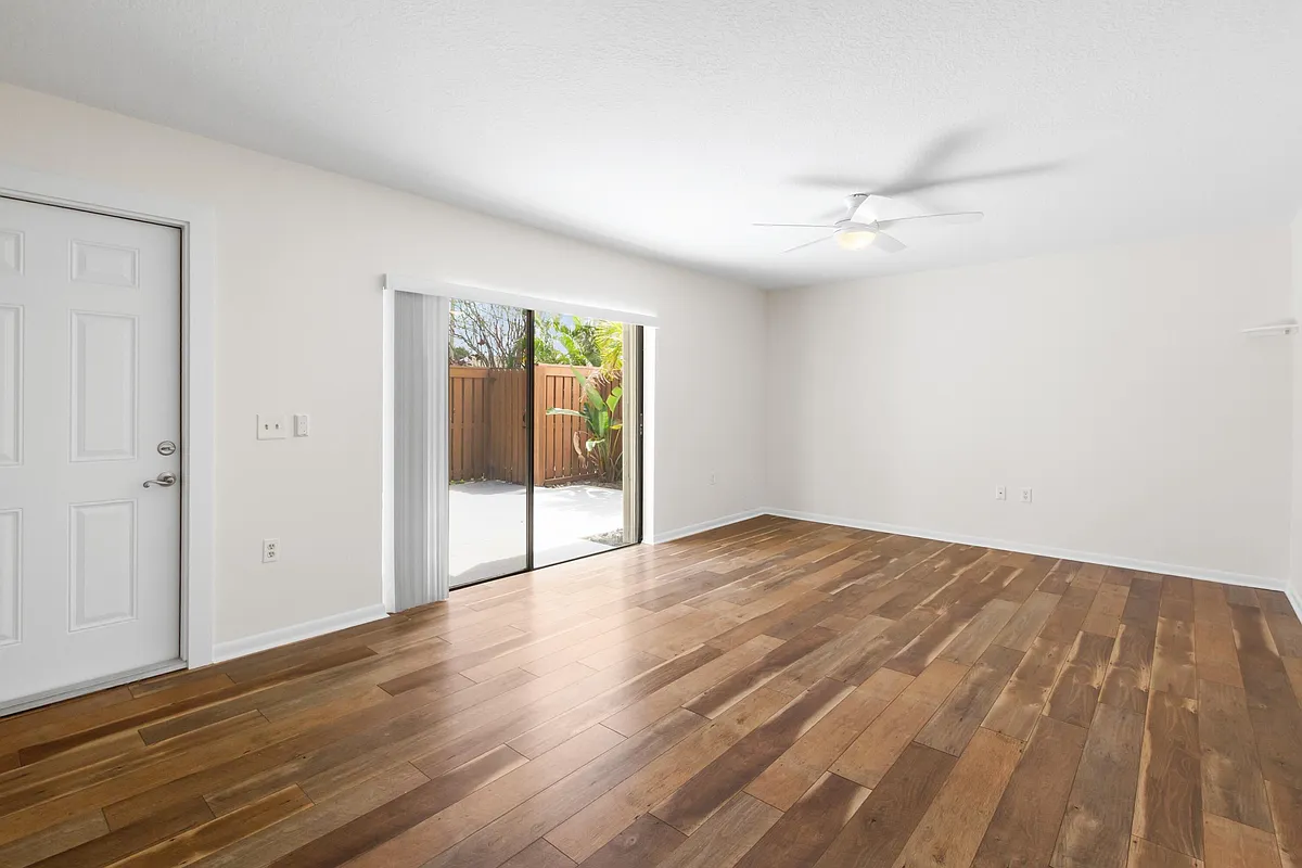 Building Photo - 3900 SE County Line Rd #12C