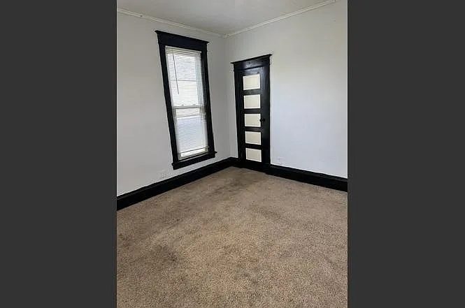 212 W Washington St — Photo 6