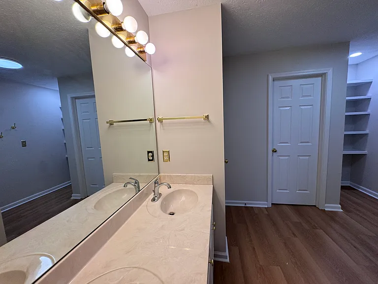 252 Masterson Station Dr — Photo 16