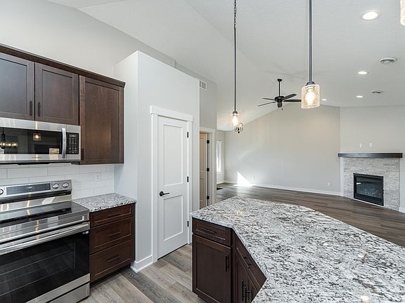 5th image of 877 Picadilly Ln NW