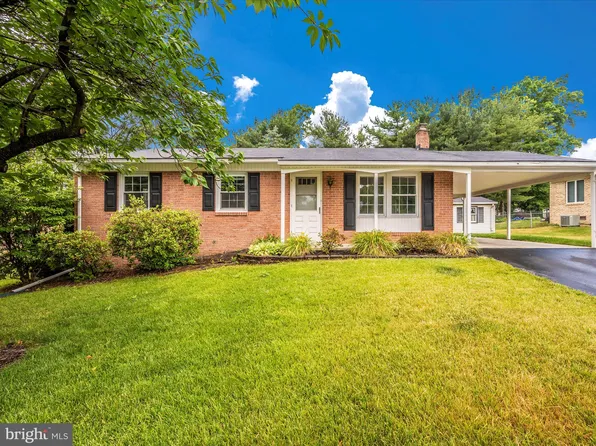 10710 Clinton Ave, Hagerstown, MD 21740