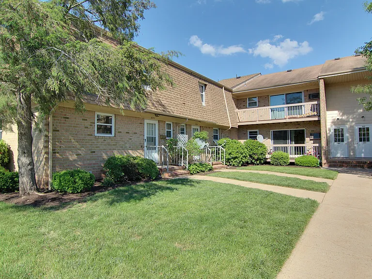 Kimberwyck Village Apartments — Photo 14