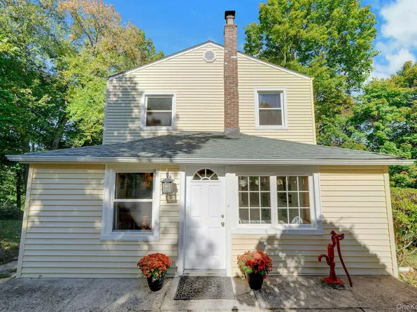 118 Circular Street, Thornwood, NY 10594