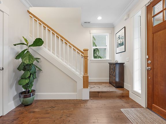 3rd image of 3803 SE Nehalem St