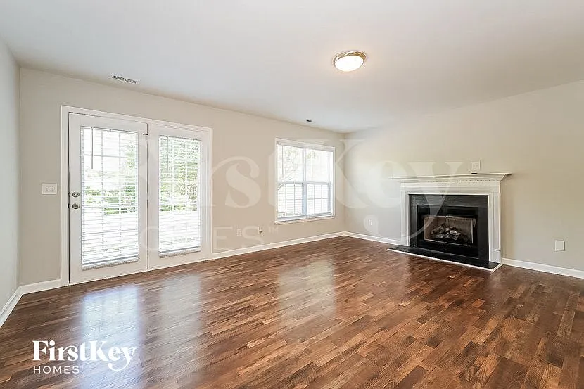 3 bed, 3.0 bath, 1703 sqft, $1,965 — Photo 3