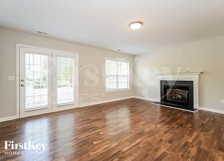 882 Eli Moore Ct — Photo 3