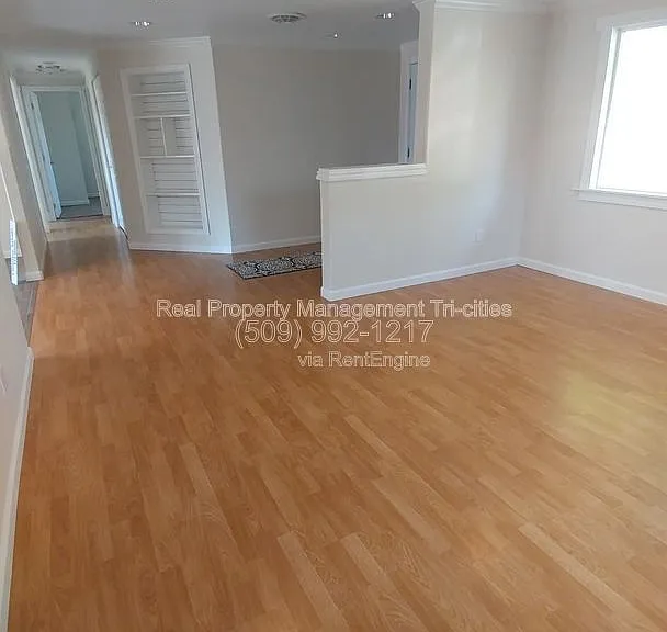 1310 Birch Ave — Photo 2