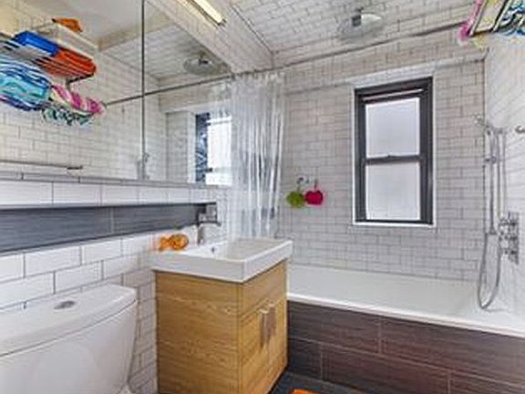 4th image of 264 Broadway Unit B1707