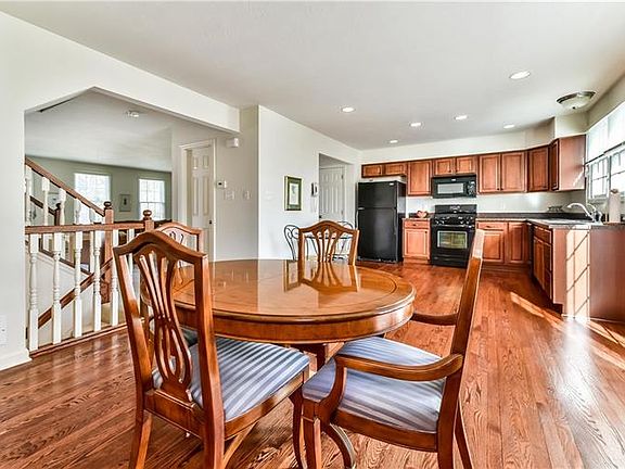 4th image of 318 Marshall Heights Dr