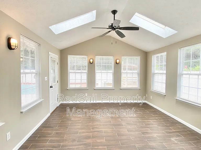 428 Fort Worth St — Photo 6