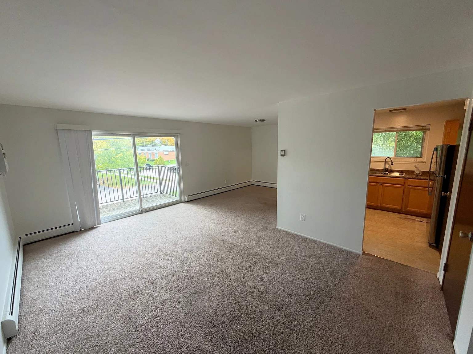 1 bed, 700 sqft, $1,150 — Photo 2