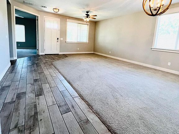 4th image of 246 W White Oak Ave