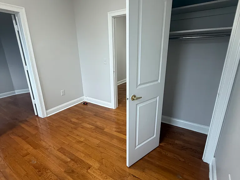 5712 Hudson Ave #10 — Photo 8
