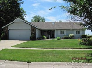 214 Franconian Dr W, Frankenmuth, MI 48734