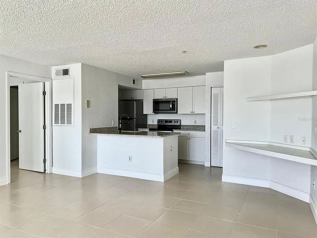 2 bed, 2.0 bath, 1026 sqft, $1,650 — Photo 3
