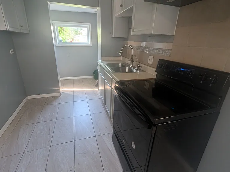 203 Gertrude St #A — Photo 3