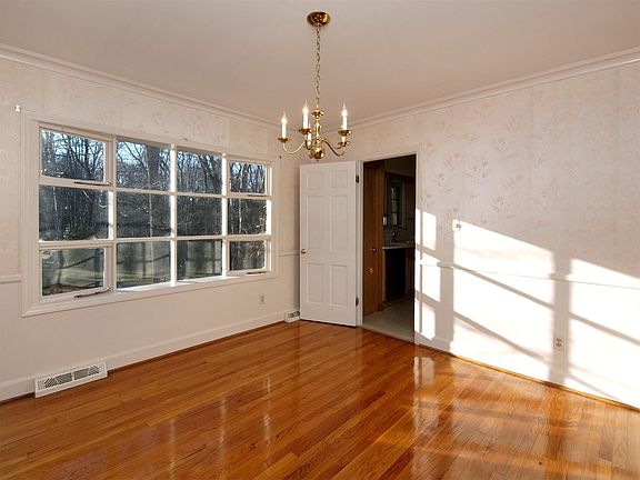 5th image of 6808 Queensberry Dr