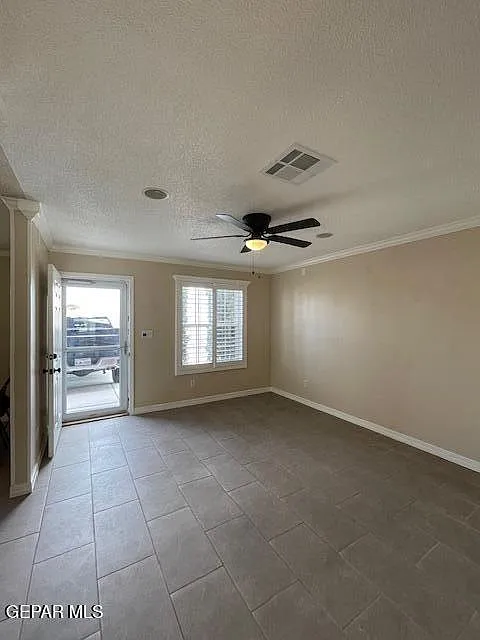 3 bed, 3.0 bath, 948 sqft, $1,600 — Photo 2