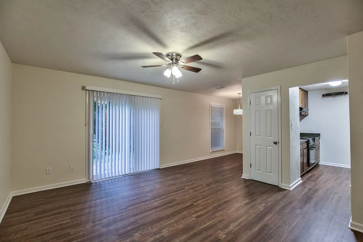 Building Photo - 1219 Crestview Ave #A