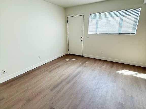 5th image of 4480-86 51st St #4482