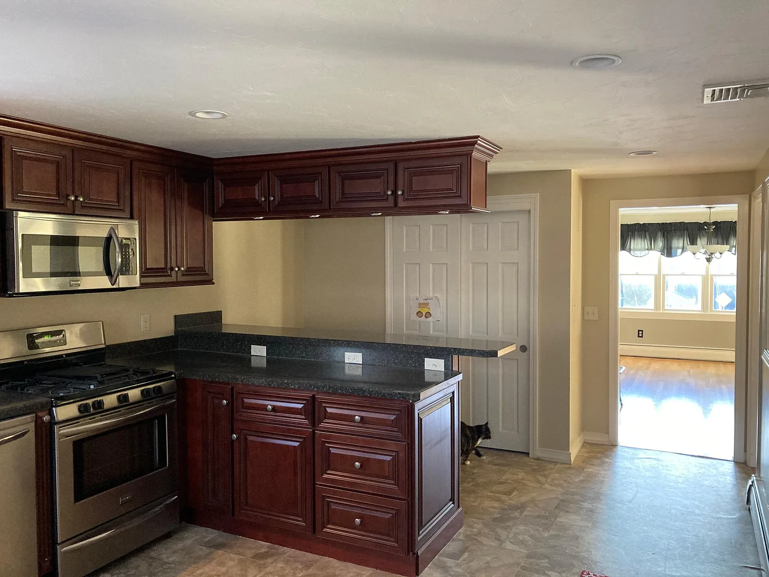 3 bed, 1450 sqft, $3,395 — Photo 3
