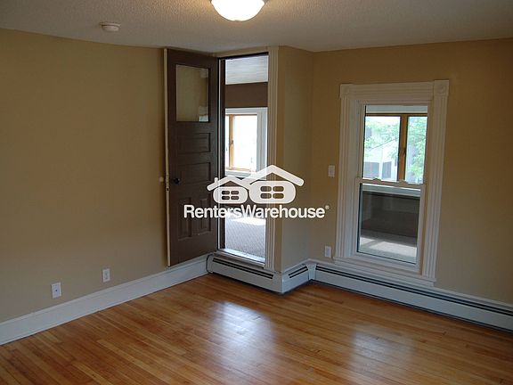 3rd image of 723 12th Ave SE