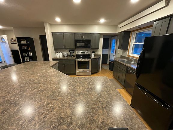 5th image of 605 Spring St