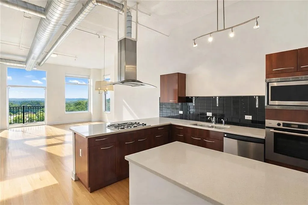 1 bed, 1.0 bath, 1215 sqft, $2,500 — Photo 1