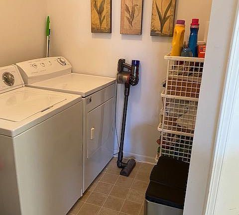 5th image of 819 E Summerfield Gln #819
