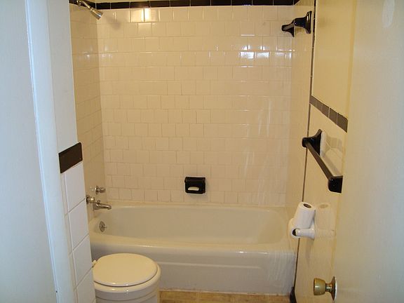 4th image of 2013 Fordson Ct