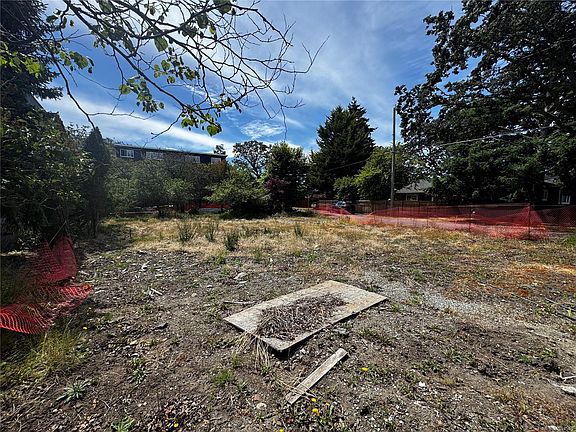 4th image of 2501 Wootton Cres