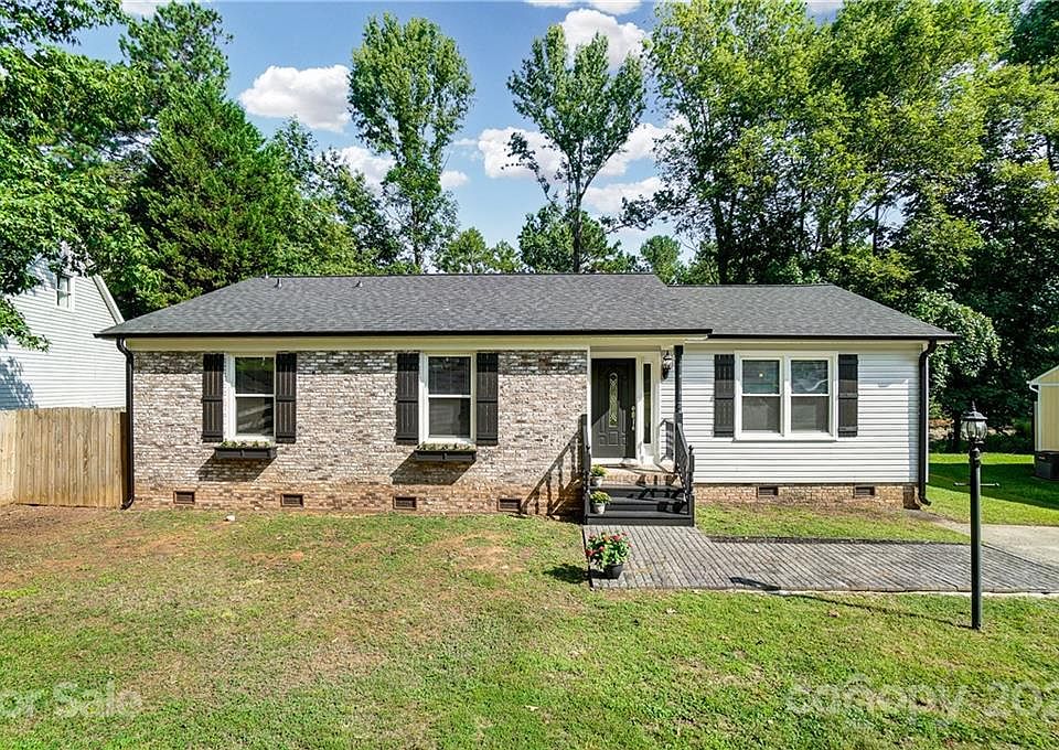1st image of 6141 Loch Arbor Ln