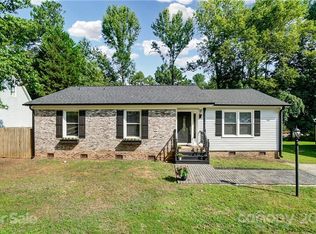 6141 Loch Arbor Ln, Charlotte, NC 28227