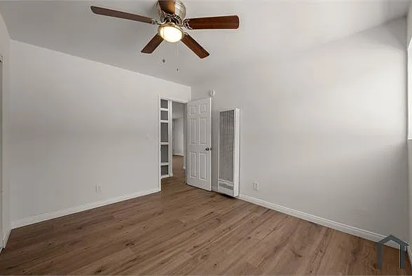 14636 Blythe St #4 — Photo 14