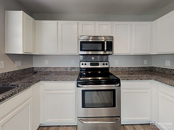 5th image of 932 Crowders Woods Dr
