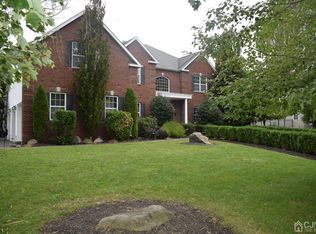 9 Cassandra Ct, Monroe Township, NJ 08831